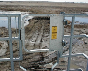 阶梯开口安全门