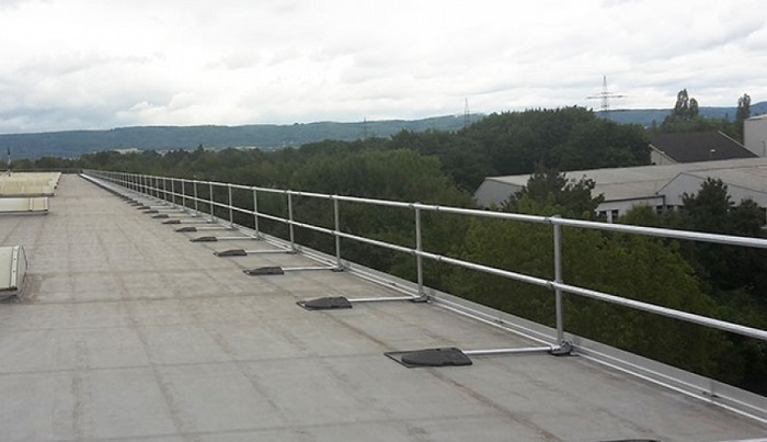 自立式防坠护栏